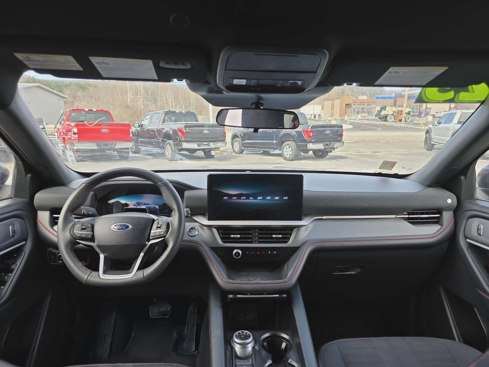 Used 2025 Ford Explorer ST-Line w/ ST-Line Street Pack image 15