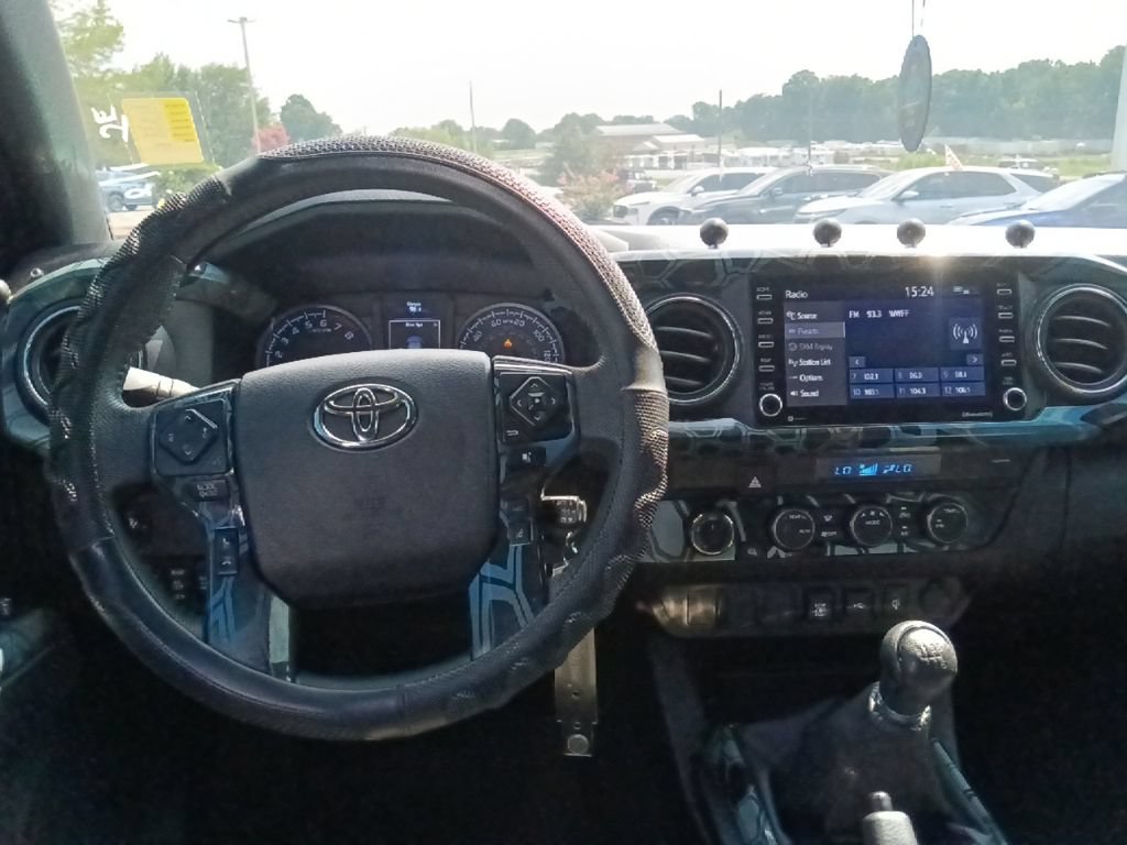 Used 2022 Toyota Tacoma TRD Off-Road AWD/4WD image 26