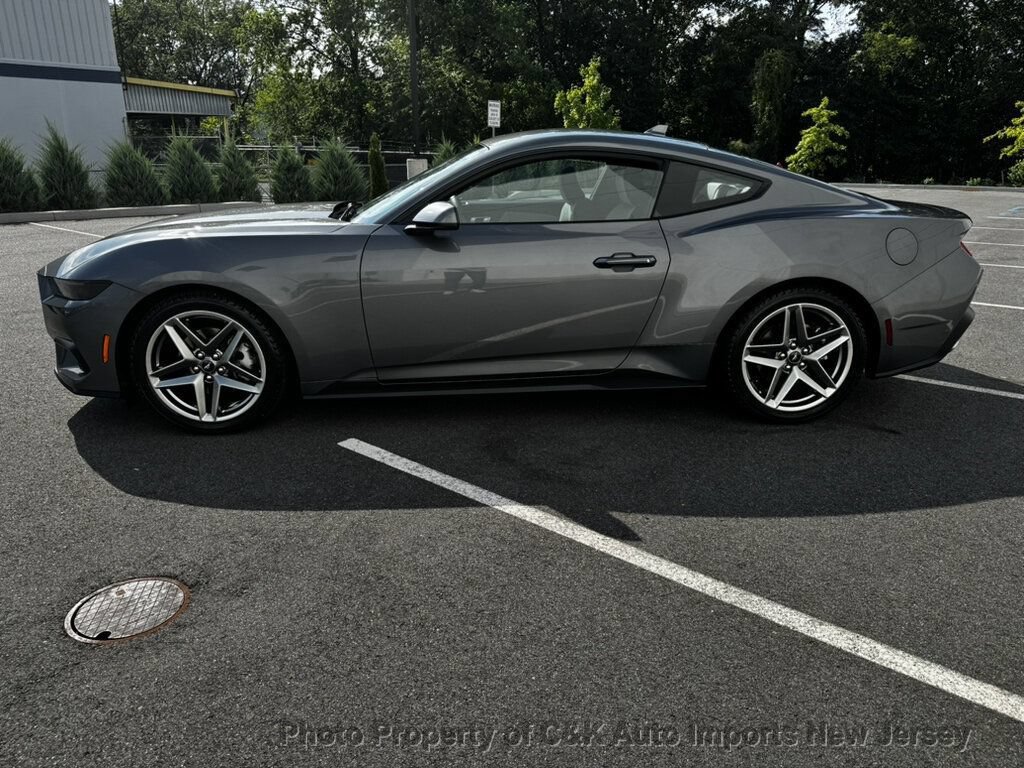 Used 2025 Ford Mustang Coupe RWD image 3