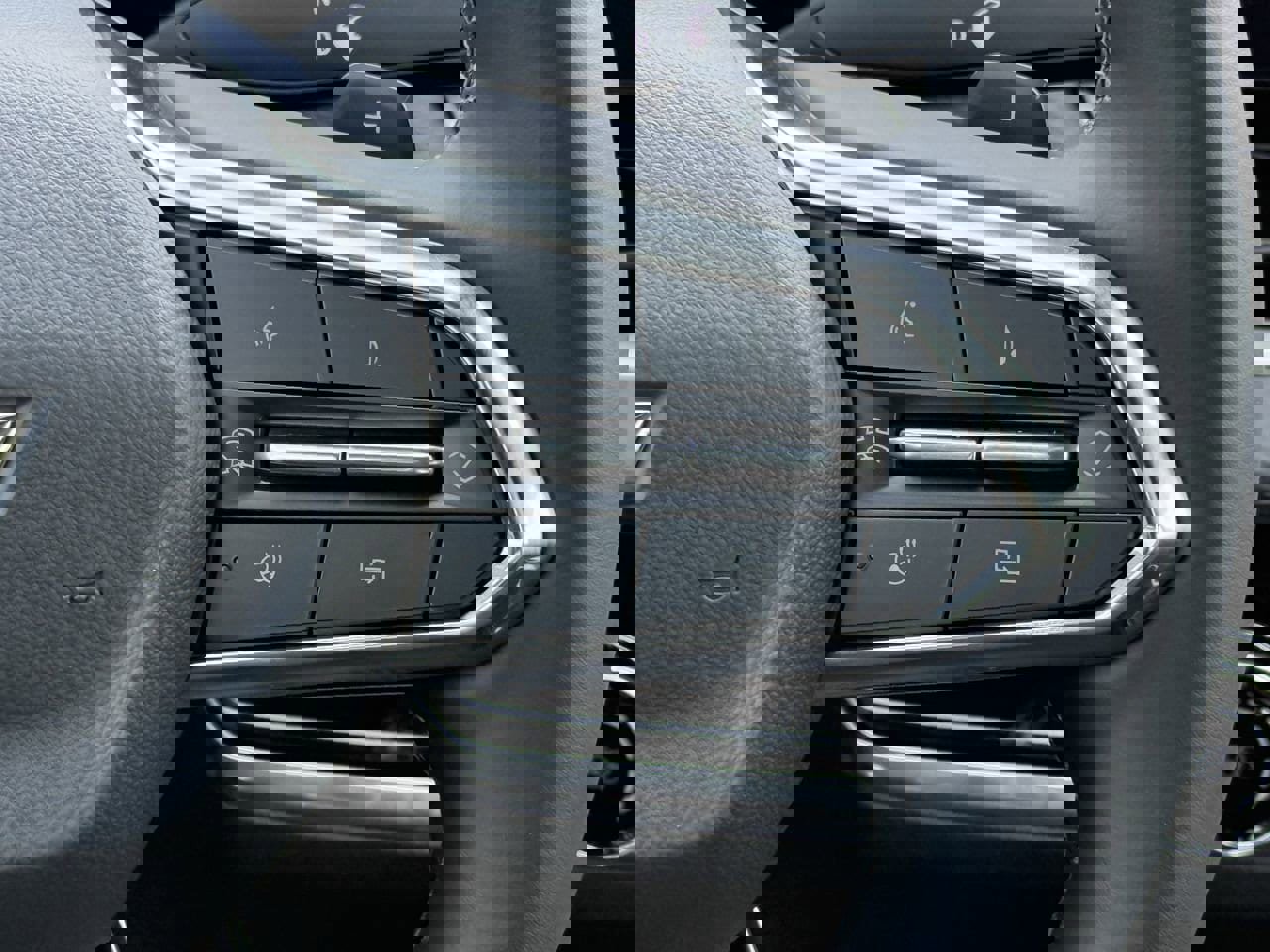 New 2026 Chevrolet Equinox LT w/ Safety and Technology Package FWD image 11