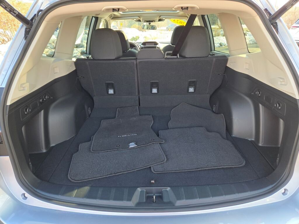 Used 2023 Subaru Forester Premium image 14