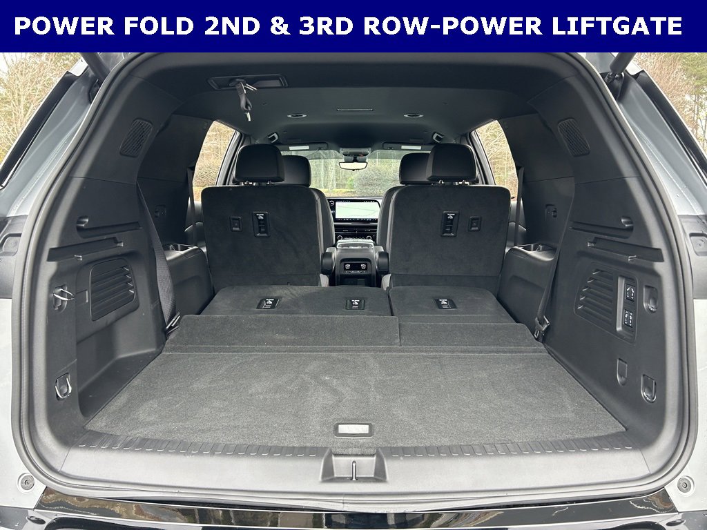 Used 2025 Chevrolet Traverse RS image 18