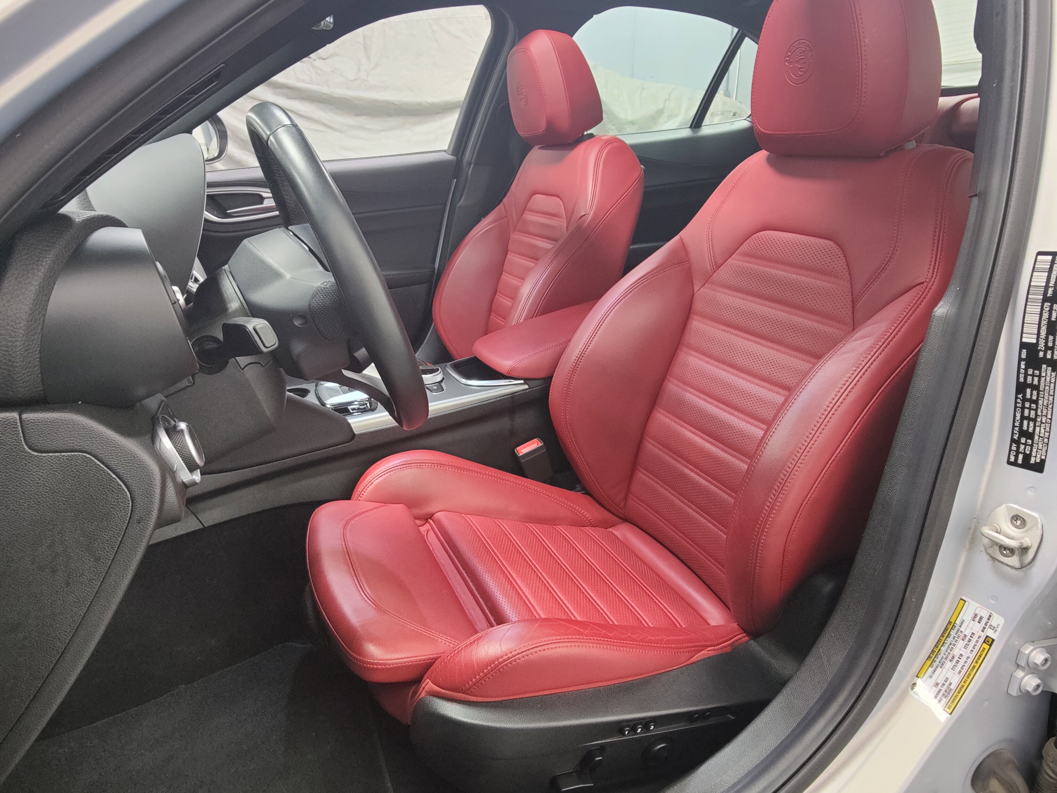 Certified 2024 Alfa Romeo Giulia Ti w/ Performance Driving Package image 11