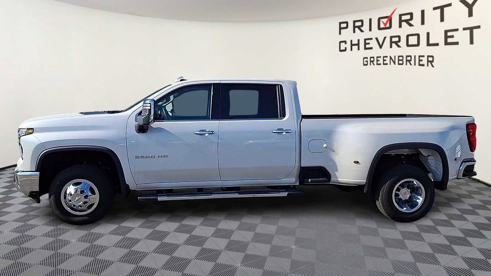 Used 2024 Chevrolet Silverado 3500 LTZ w/ LTZ Convenience Package image 5
