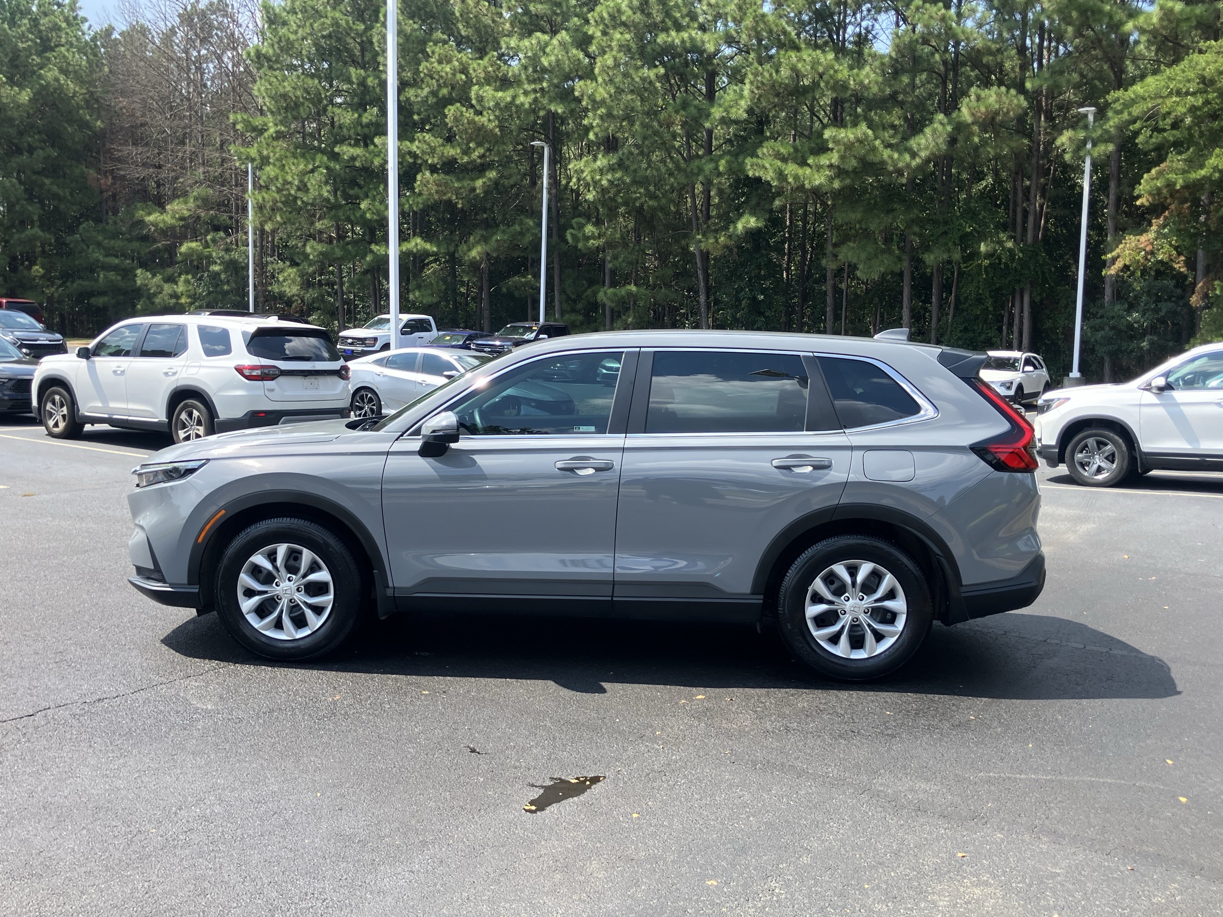 Used 2024 Honda CR-V LX image 7