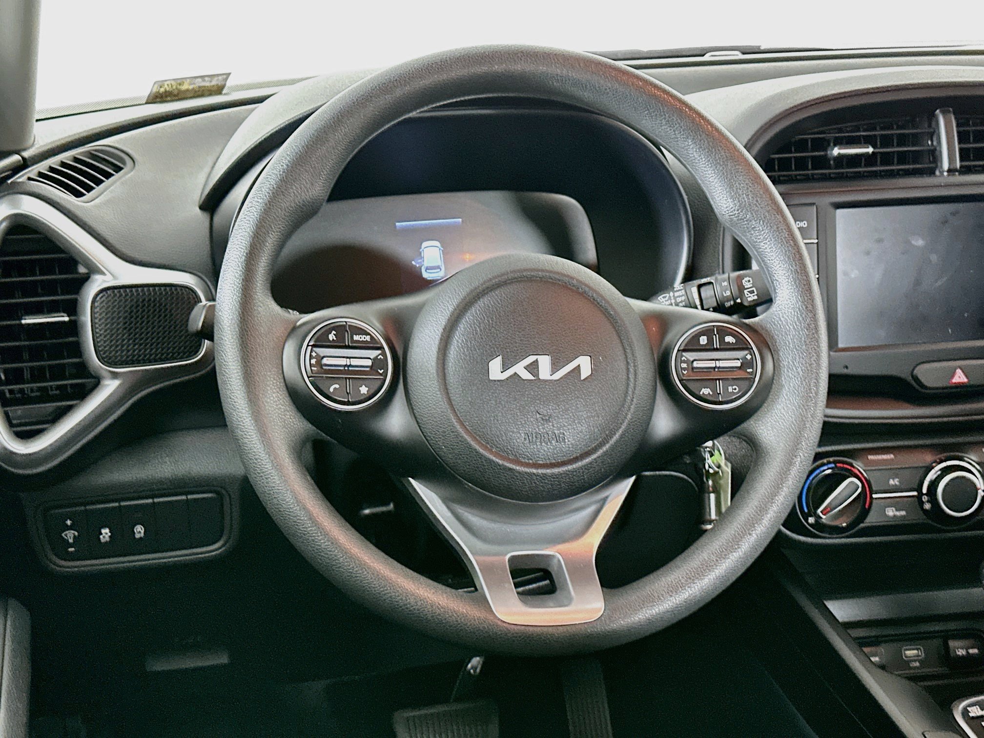 Used 2025 Kia Soul LX w/ LX Technology Package FWD image 18