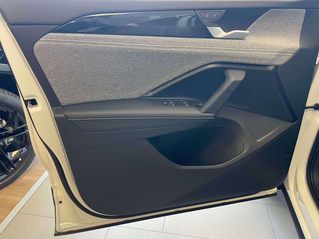 New 2026 Volkswagen Tiguan SE R-Line AWD/4WD image 16