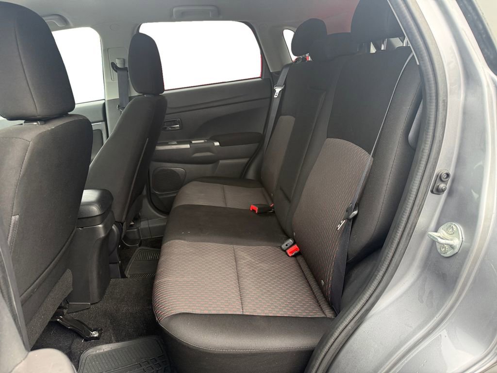 Used 2019 Mitsubishi Outlander Sport SE FWD image 13