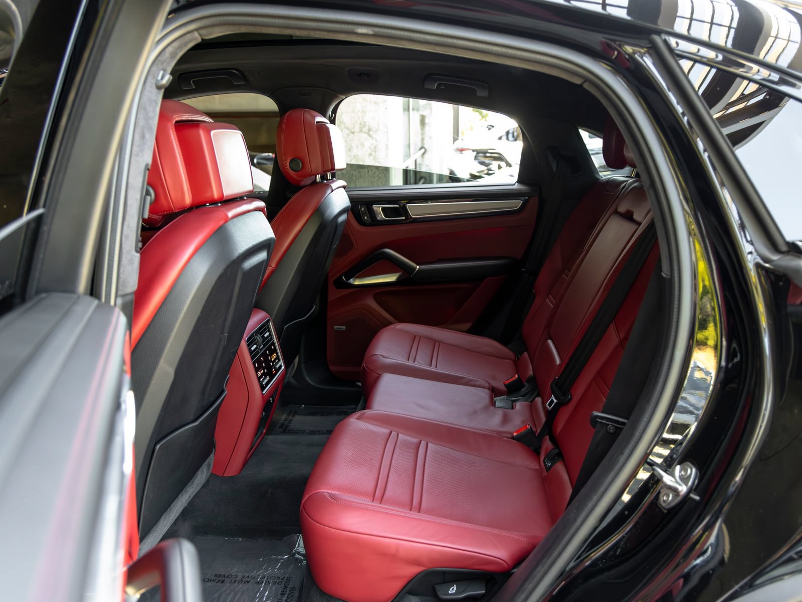 Certified 2022 Porsche Cayenne Turbo S AWD/4WD image 47