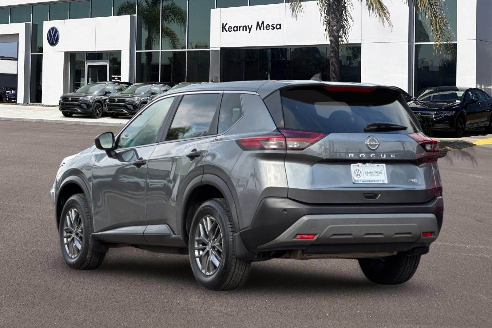 Used 2023 Nissan Rogue S image 6