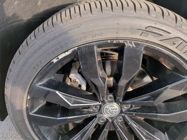 Used 2021 Volkswagen Tiguan SE R-Line AWD/4WD image 2