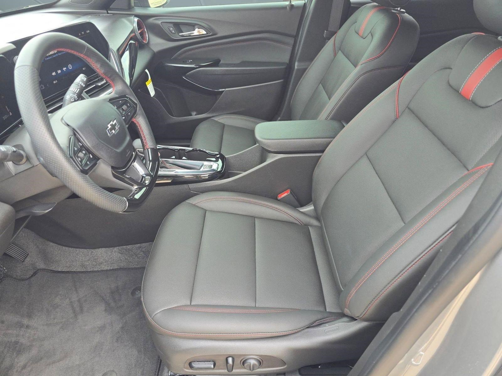 Used 2025 Chevrolet Trax RS w/ Driver Confidence Package image 5