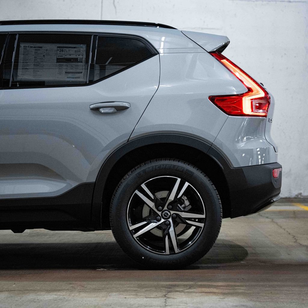 New 2026 Volvo XC40 B5 Core AWD/4WD image 4