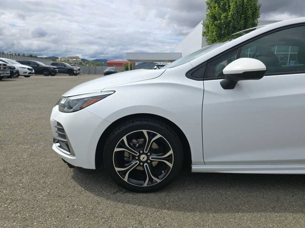 Used 2019 Chevrolet Cruze LT w/ Convenience Package FWD image 18