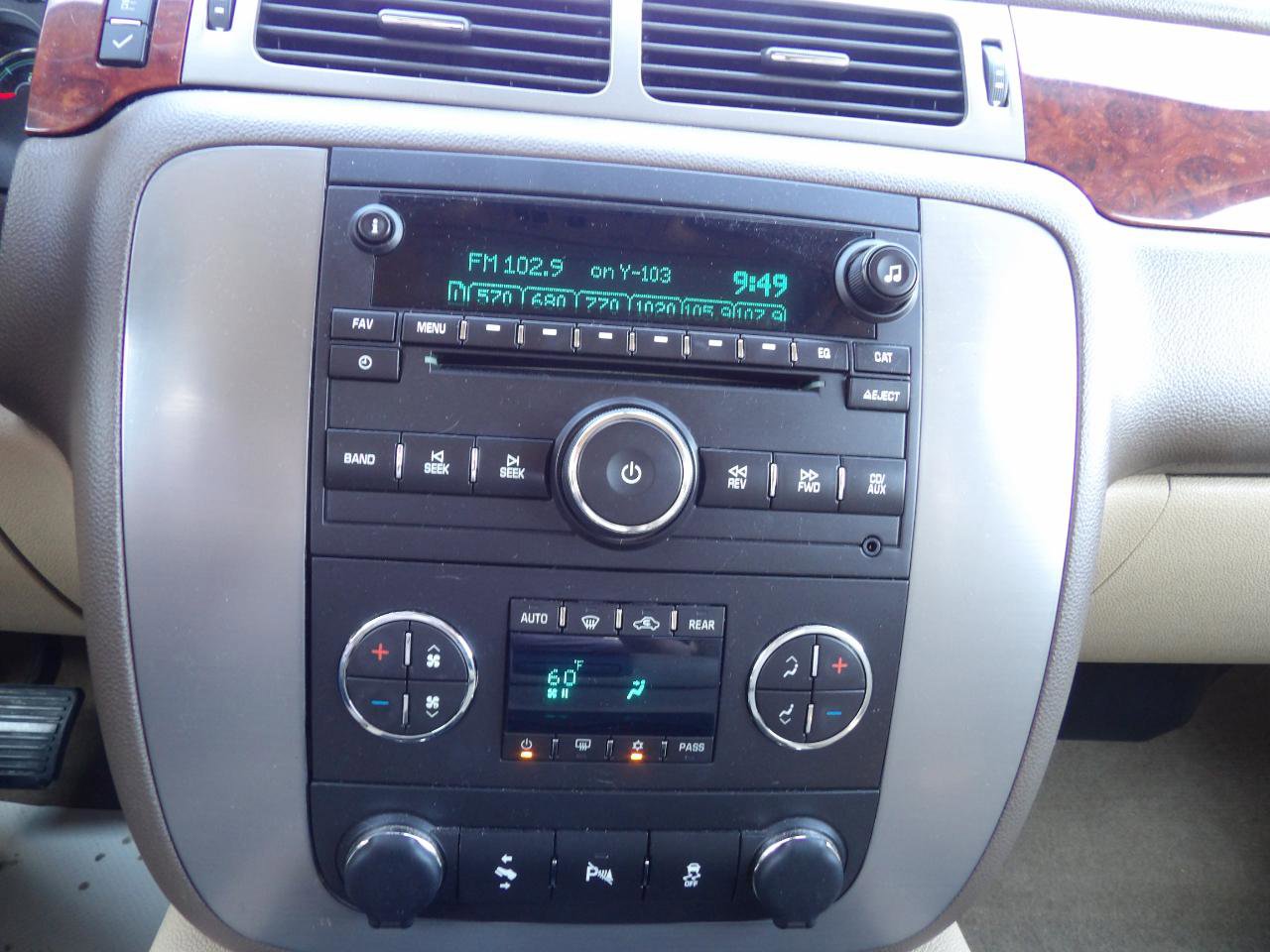 Used 2013 GMC Yukon SLT w/ SLT Chrome Package AWD/4WD image 17