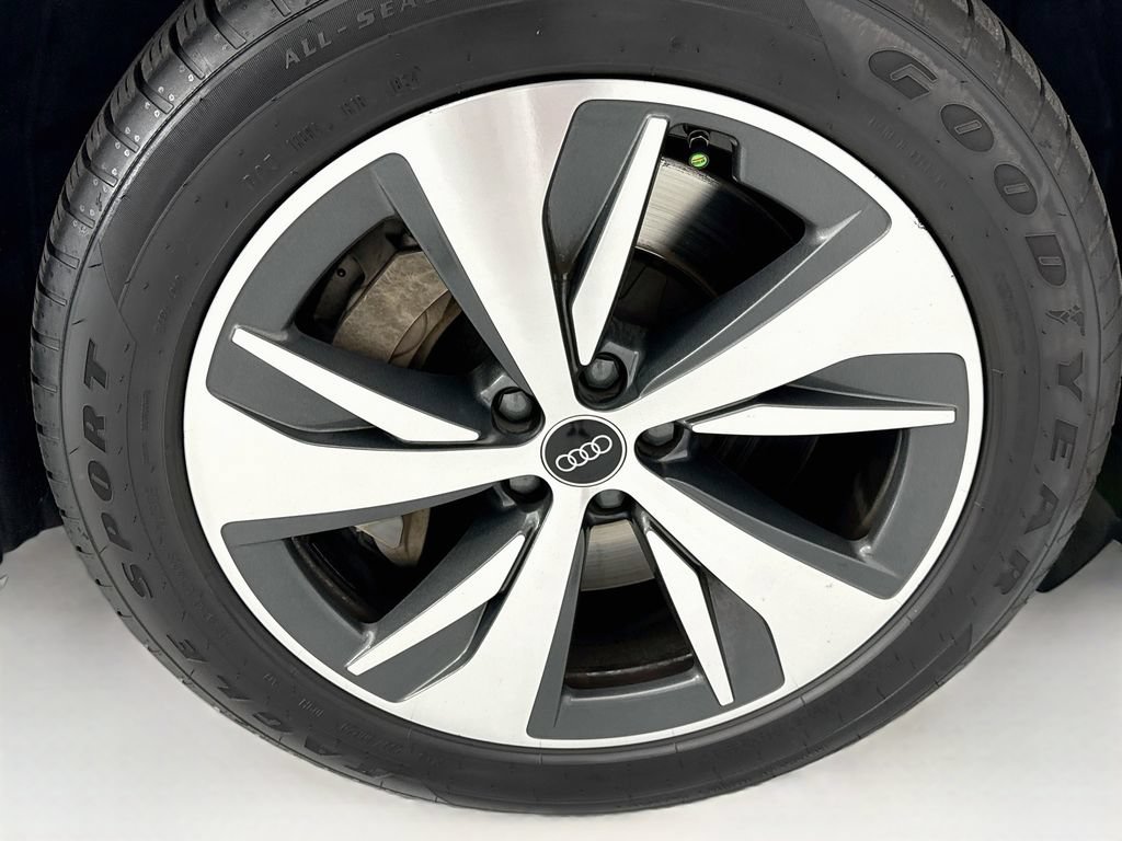 Certified 2024 Audi Q8 e-tron Premium Plus AWD/4WD image 31