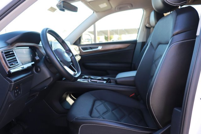 Used 2024 Volkswagen Atlas SE image 11