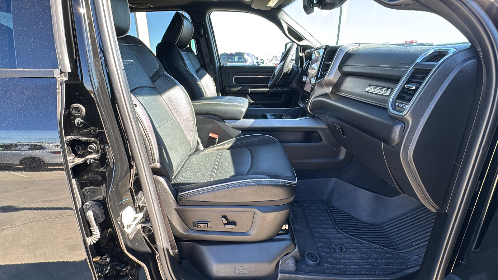 Used 2025 RAM 3500 Laramie w/ Night Edition image 27