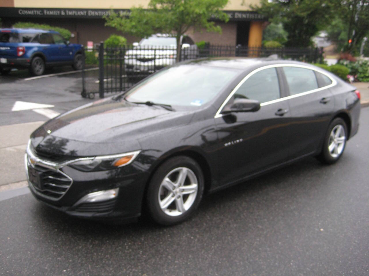 Used 2020 Chevrolet Malibu LS FWD image 2