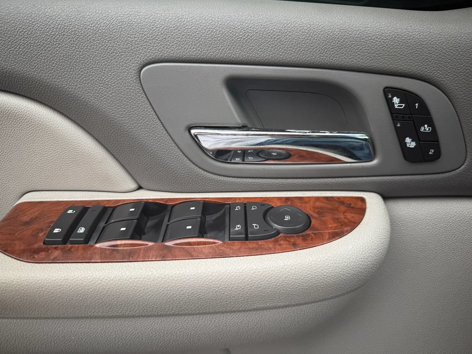 Used 2007 Chevrolet Avalanche LTZ w/ LTZ Preferred Equipment Group RWD image 25