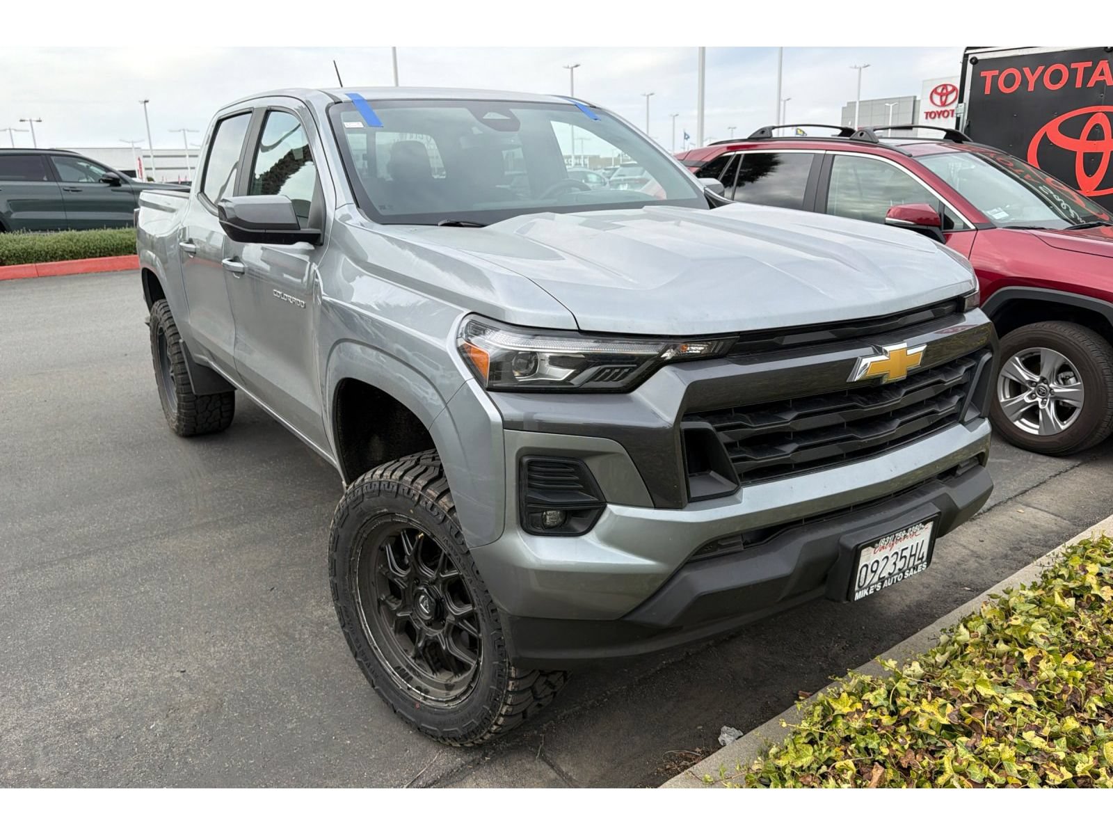 Used 2024 Chevrolet Colorado LT w/ LT Convenience Package III RWD image 2