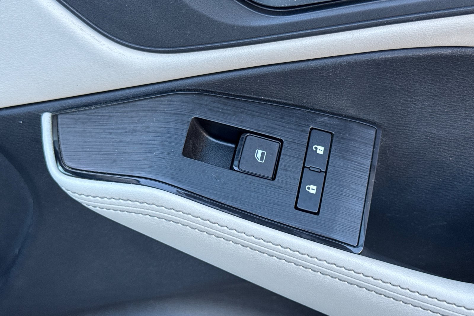 Certified 2024 Nissan Rogue SV w/ SV Premium Package FWD image 23
