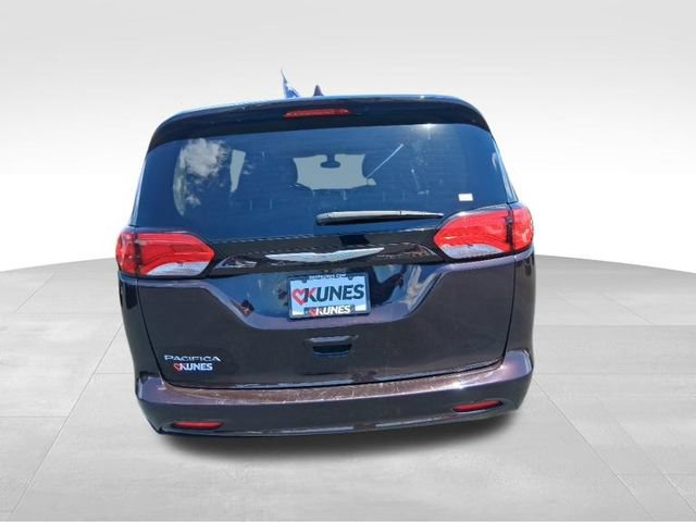 Used 2017 Chrysler Pacifica Touring FWD image 7