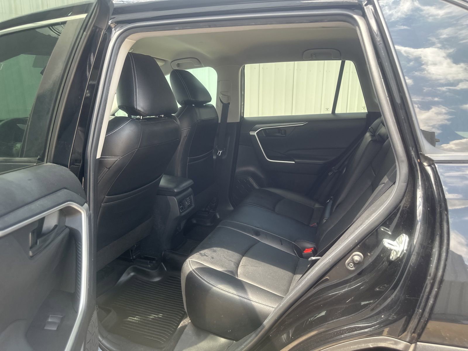 Used 2022 Toyota RAV4 LE FWD image 13
