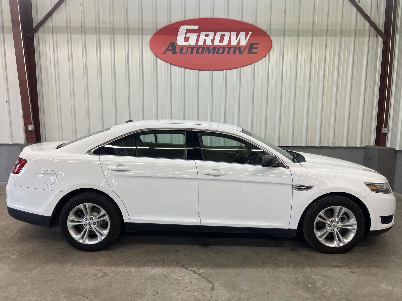 Used 2019 Ford Taurus SE FWD image 9