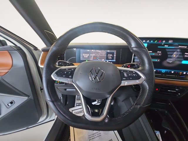 Used 2025 Volkswagen Tiguan SEL R-Line AWD/4WD image 13