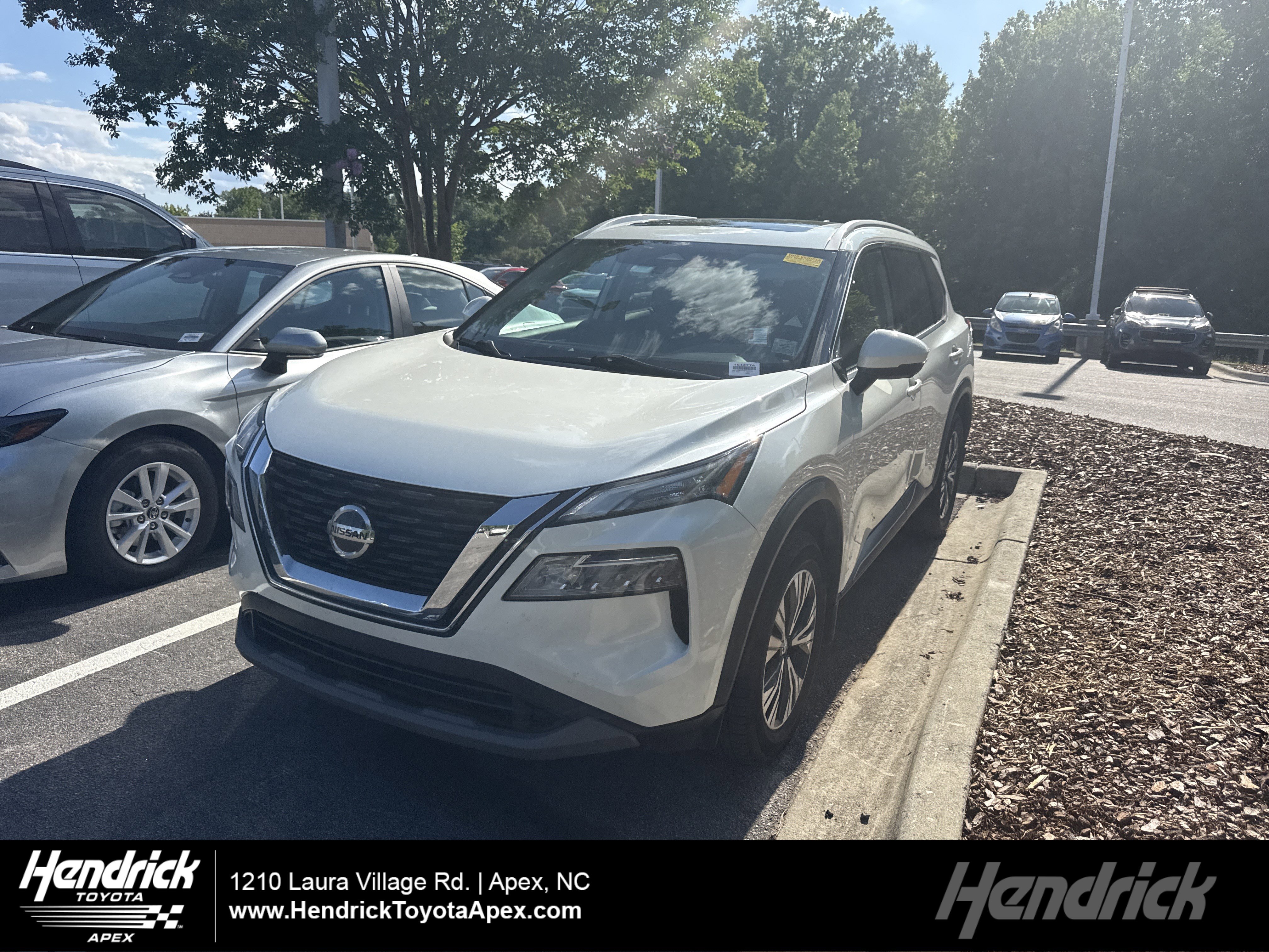 Used 2021 Nissan Rogue SV w/ Premium Package FWD image 1