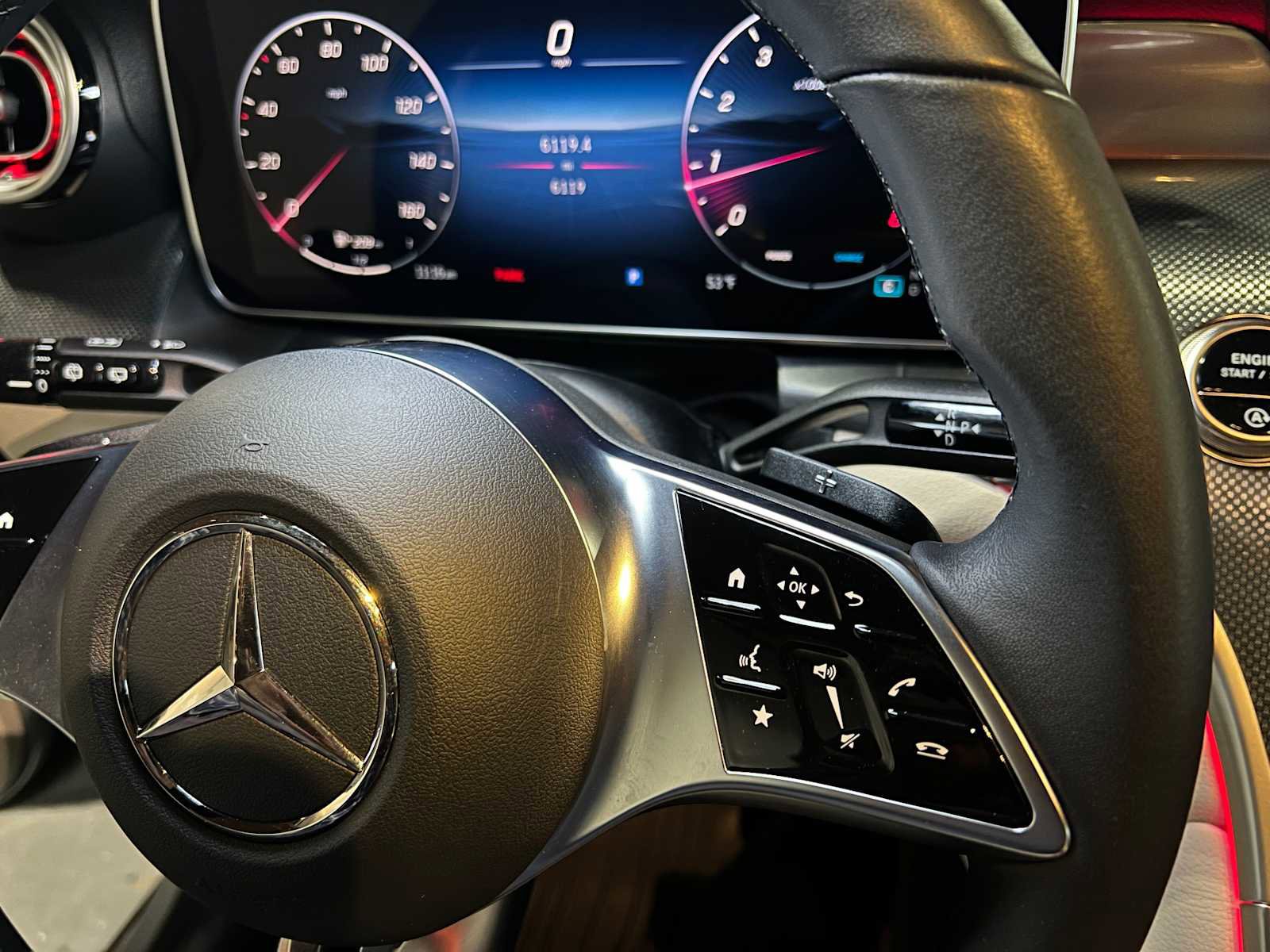 Used 2025 Mercedes-Benz GLC 300 4MATIC image 27