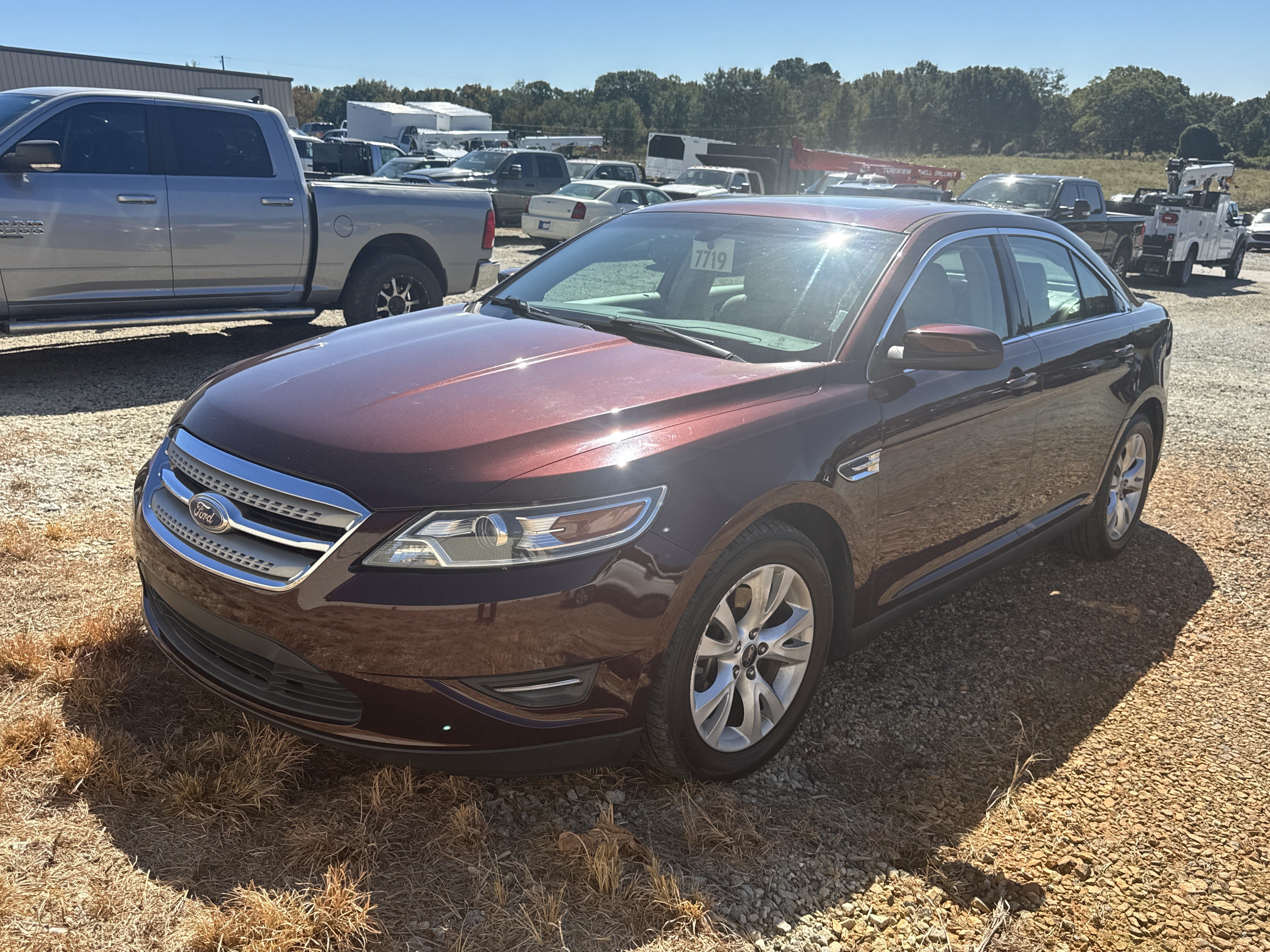Used 2012 Ford Taurus SEL FWD image 2