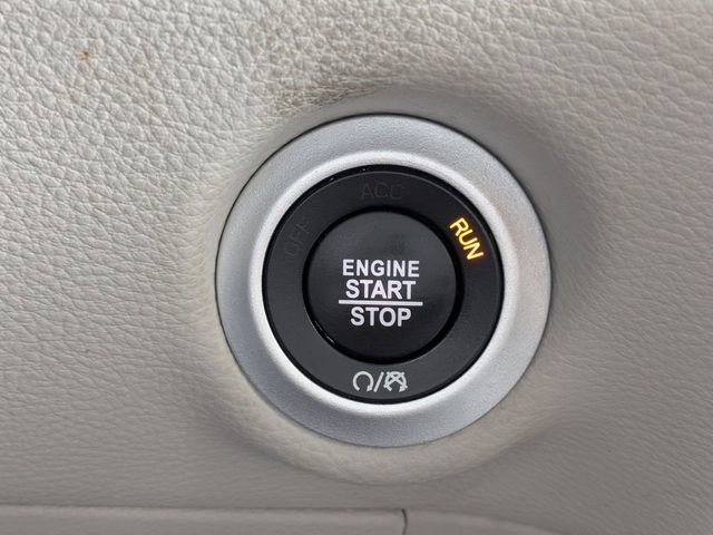 Used 2023 Chrysler Pacifica Touring-L FWD image 30