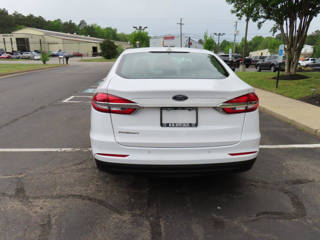 Used 2020 Ford Fusion SE FWD image 6