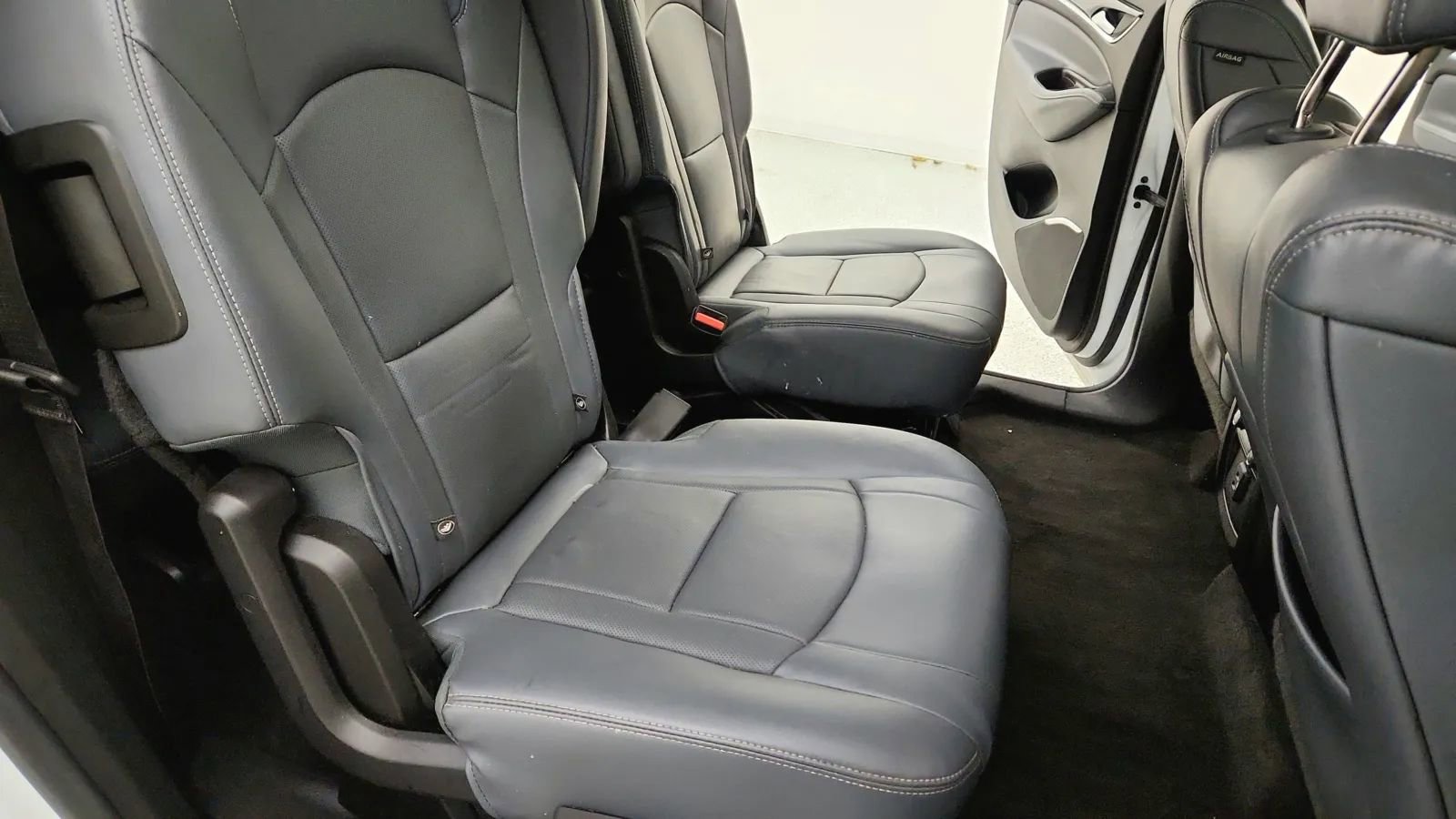 Used 2019 Buick Enclave Essence image 27