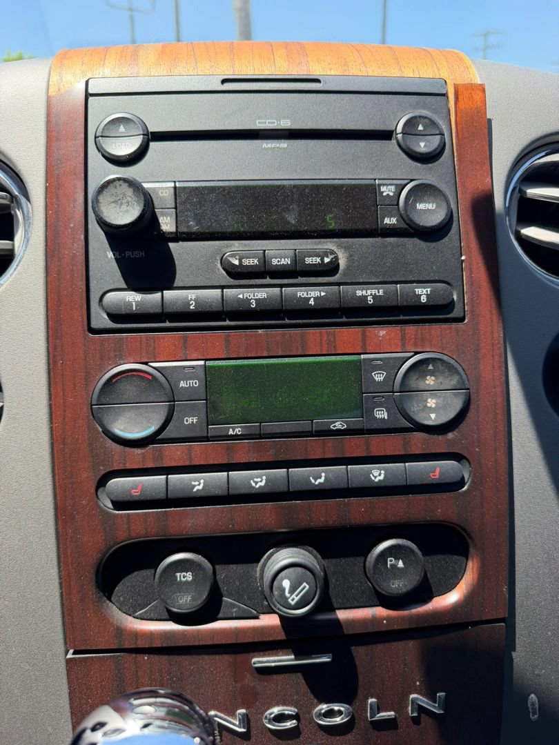 Used 2006 Lincoln Mark LT 2WD image 24