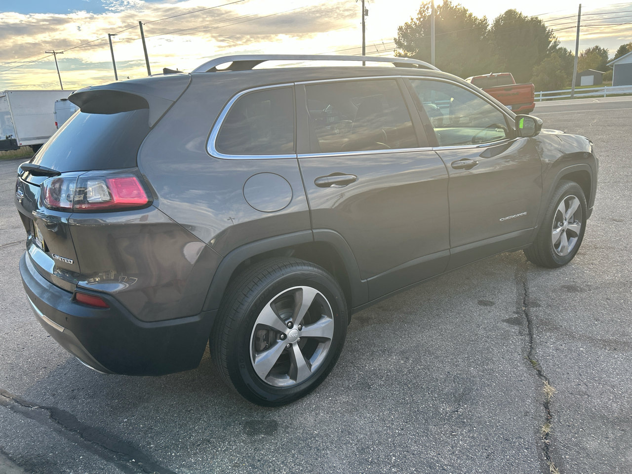 Used 2019 Jeep Cherokee Limited image 4