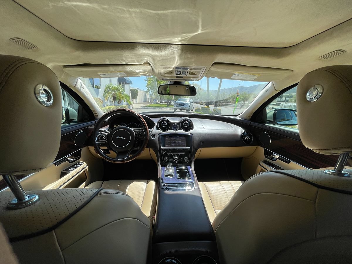 Used 2012 Jaguar XJ RWD image 12