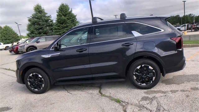 New 2025 Kia Sorento S image 8