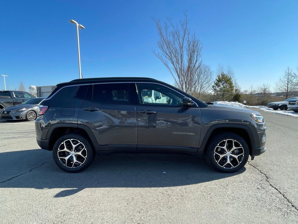 Used 2024 Jeep Compass Limited image 9