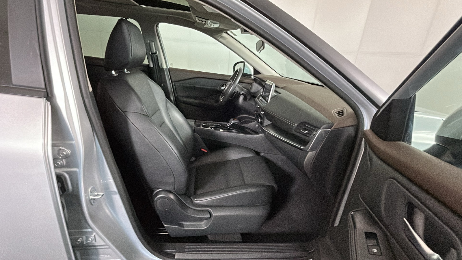 Used 2023 Nissan Rogue SV w/ SV Premium B Package AWD/4WD image 36