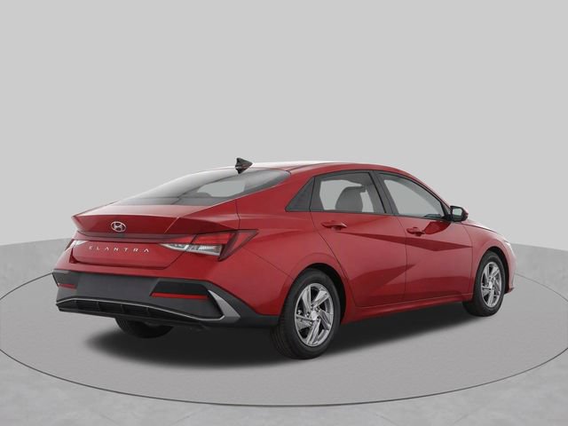 Used 2024 Hyundai Elantra SE FWD image 3