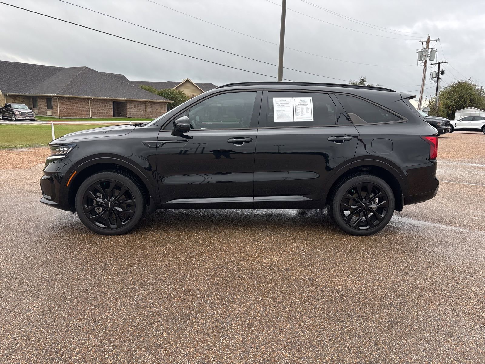 Used 2023 Kia Sorento X-Line EX image 2