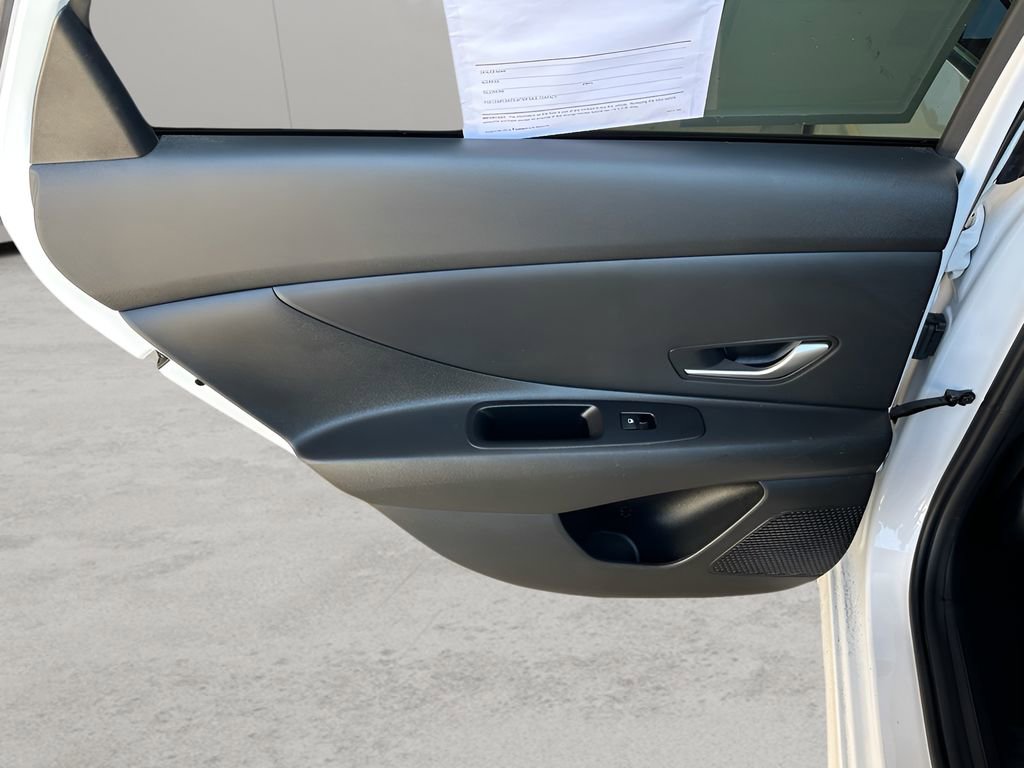Used 2025 Hyundai Elantra SE FWD image 22