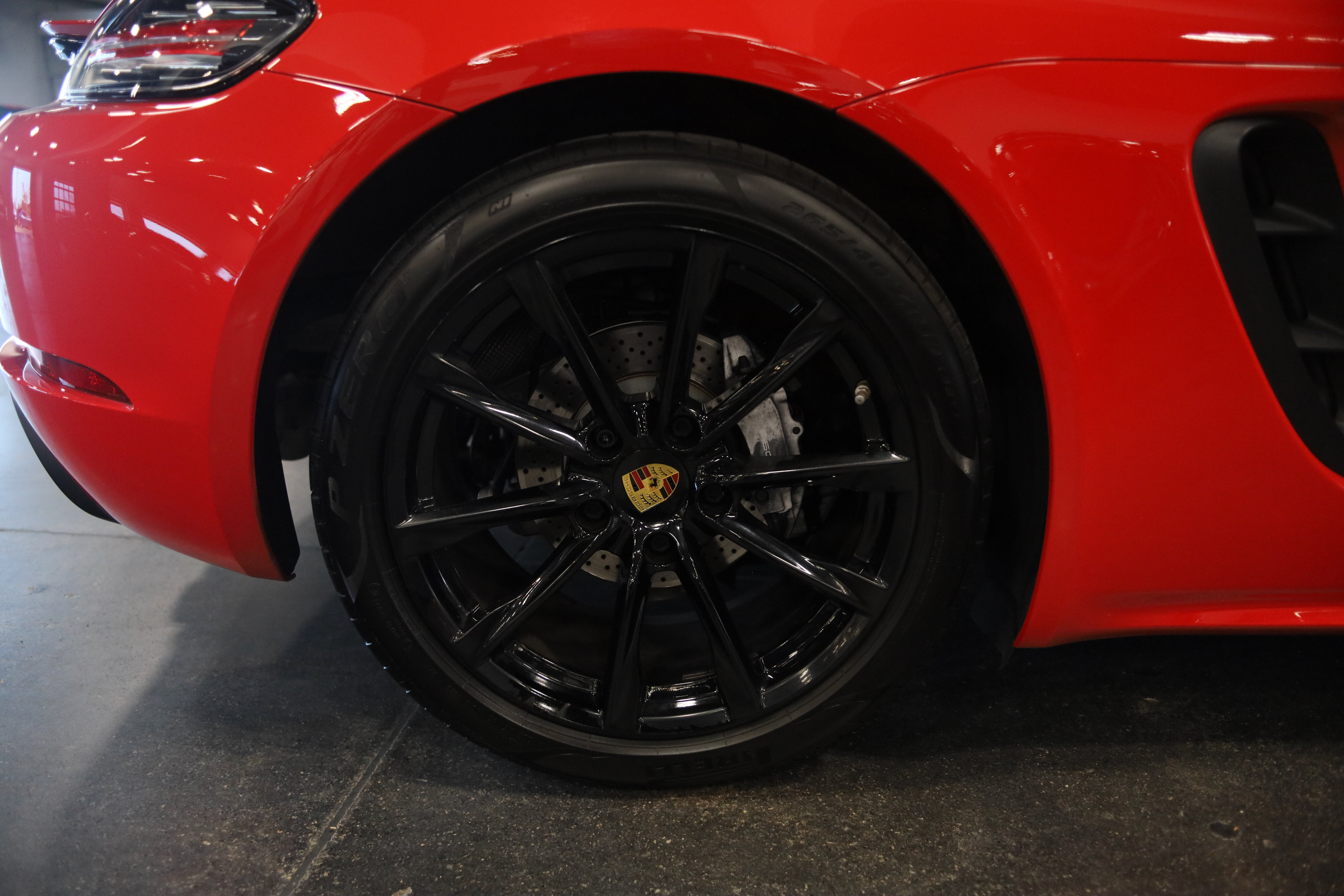 Used 2018 Porsche 718 Cayman RWD image 11