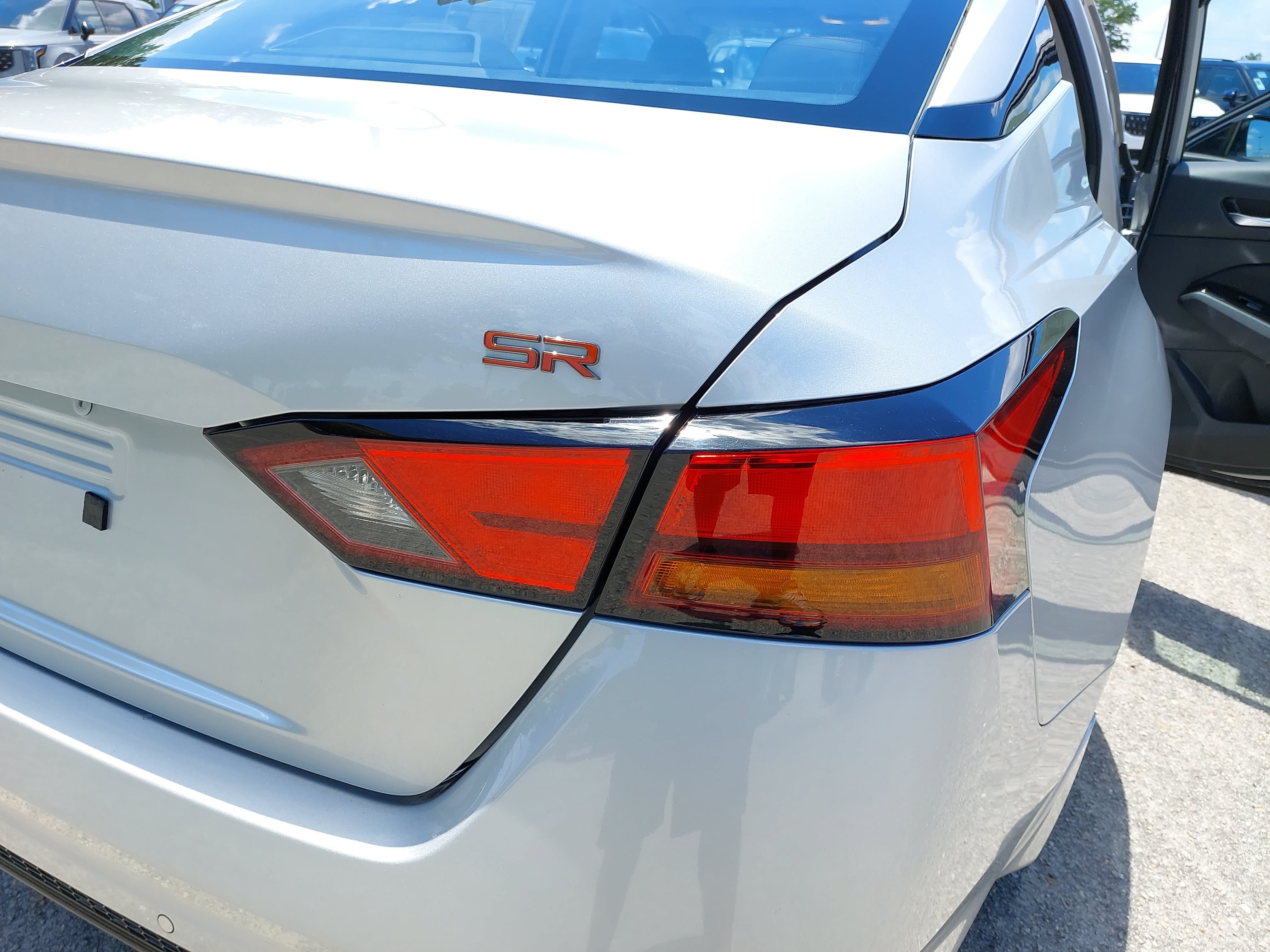 Used 2024 Nissan Altima 2.5 SR FWD image 36