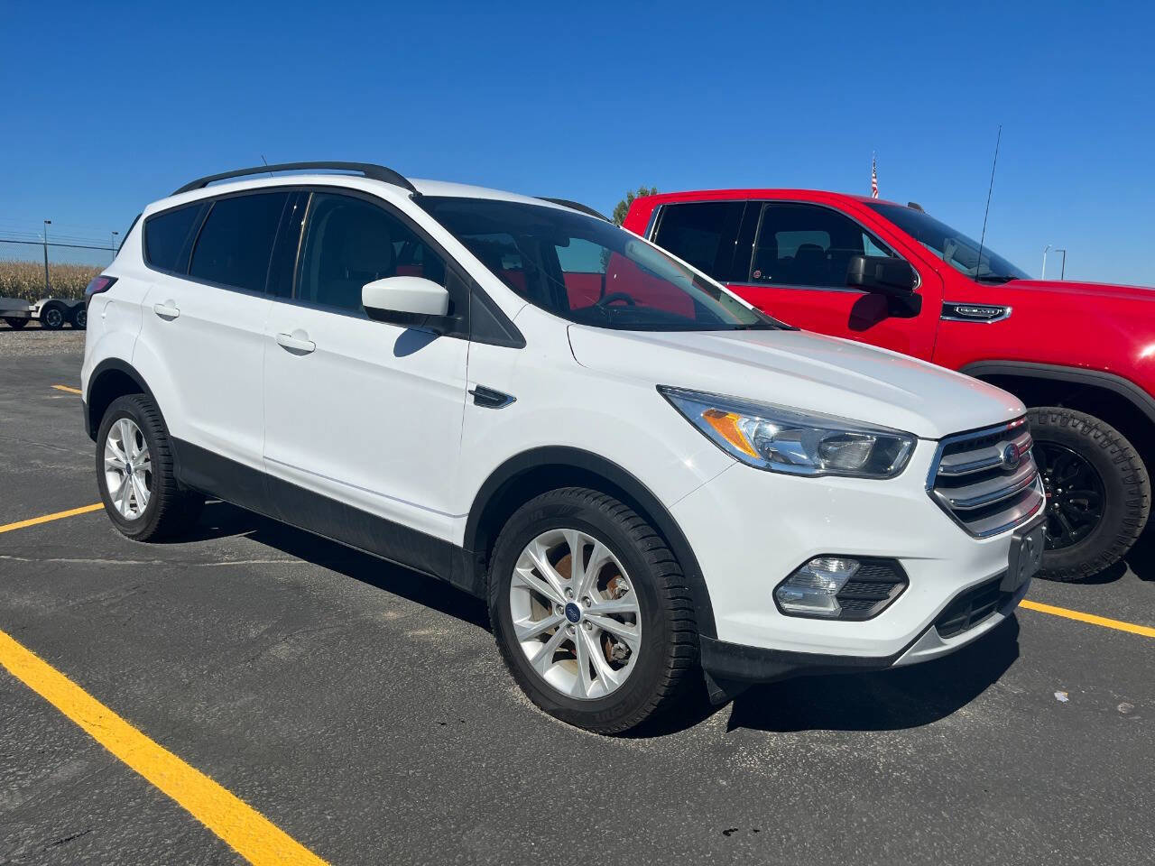 Used 2018 Ford Escape SE w/ SE Sync 3 Package image 2