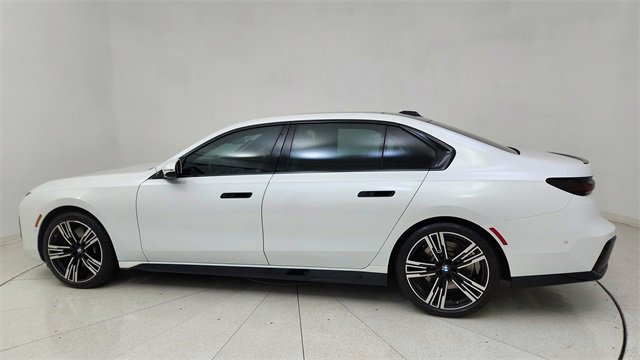 Used 2023 BMW 740i w/ Executive Package image 4