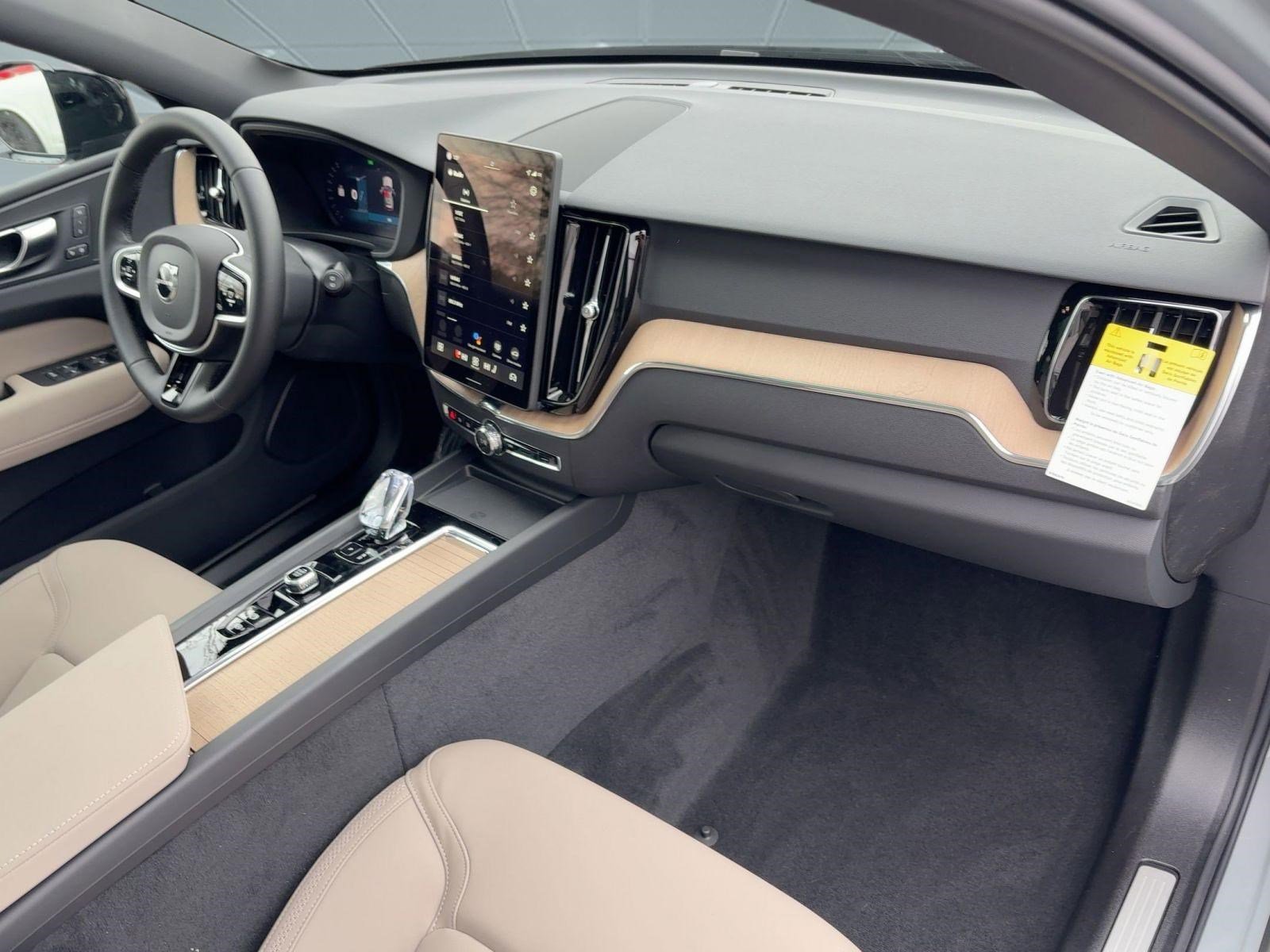 New 2026 Volvo XC60 B5 Plus w/ Climate Package image 29